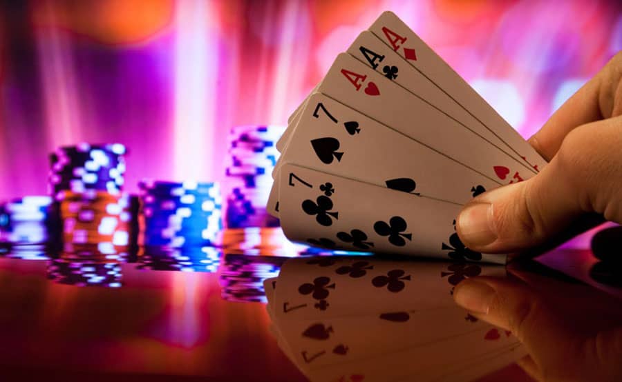 Cách nhìn bài tẩy để theo hay bỏ bài trong bài Poker