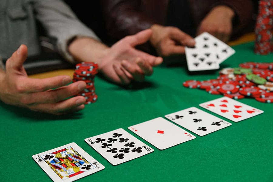 Những bí quyết sẽ quyết định quỹ tài khoản của bạn khi chơi Poker