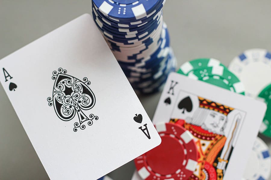 trong 4 vong cuoc cua bai poker co gi? va cach de ung doi