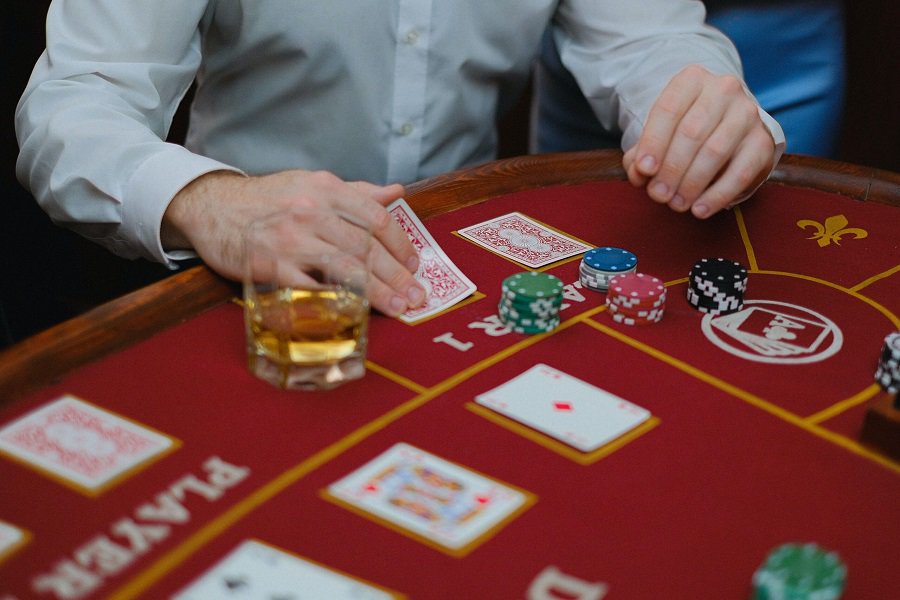 trinh tu cua 1 van dau va cach tinh tien khi choi blackjack