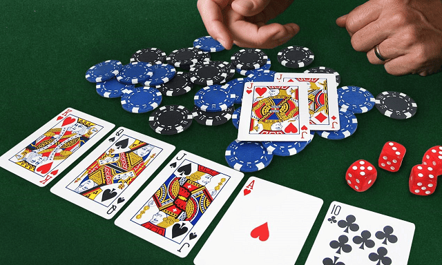 Cach choi Poker hieu qua khi moi nguoi co bai tay la mot doi